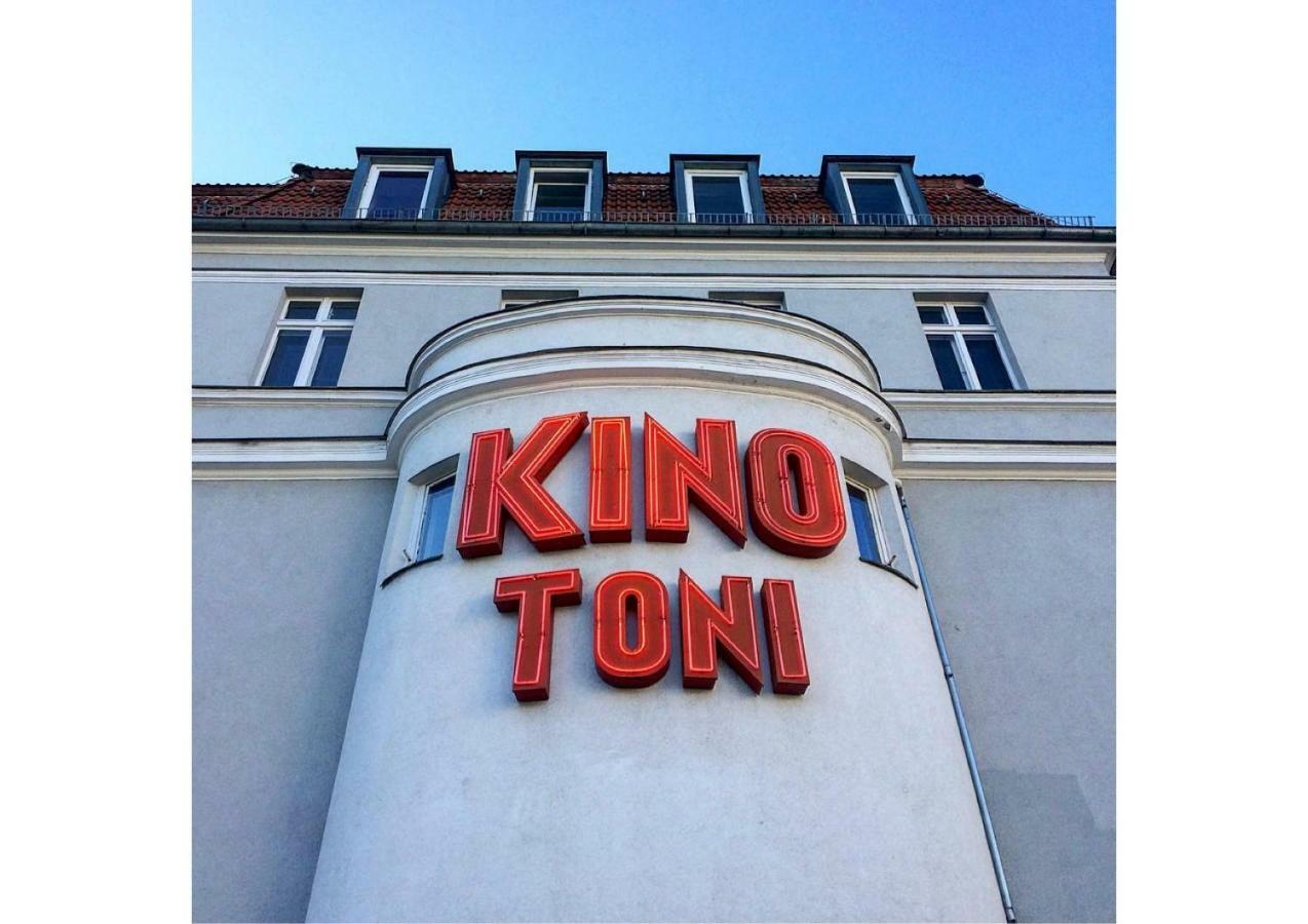 Appartement über dem Kino Toni Berlín Exterior foto